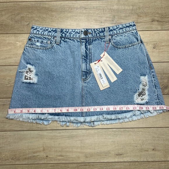 NWT: Alice & Olivia Denim Chainmail Mini Skirt Frayed Hem - Size 32 - Picture 6 of 10
